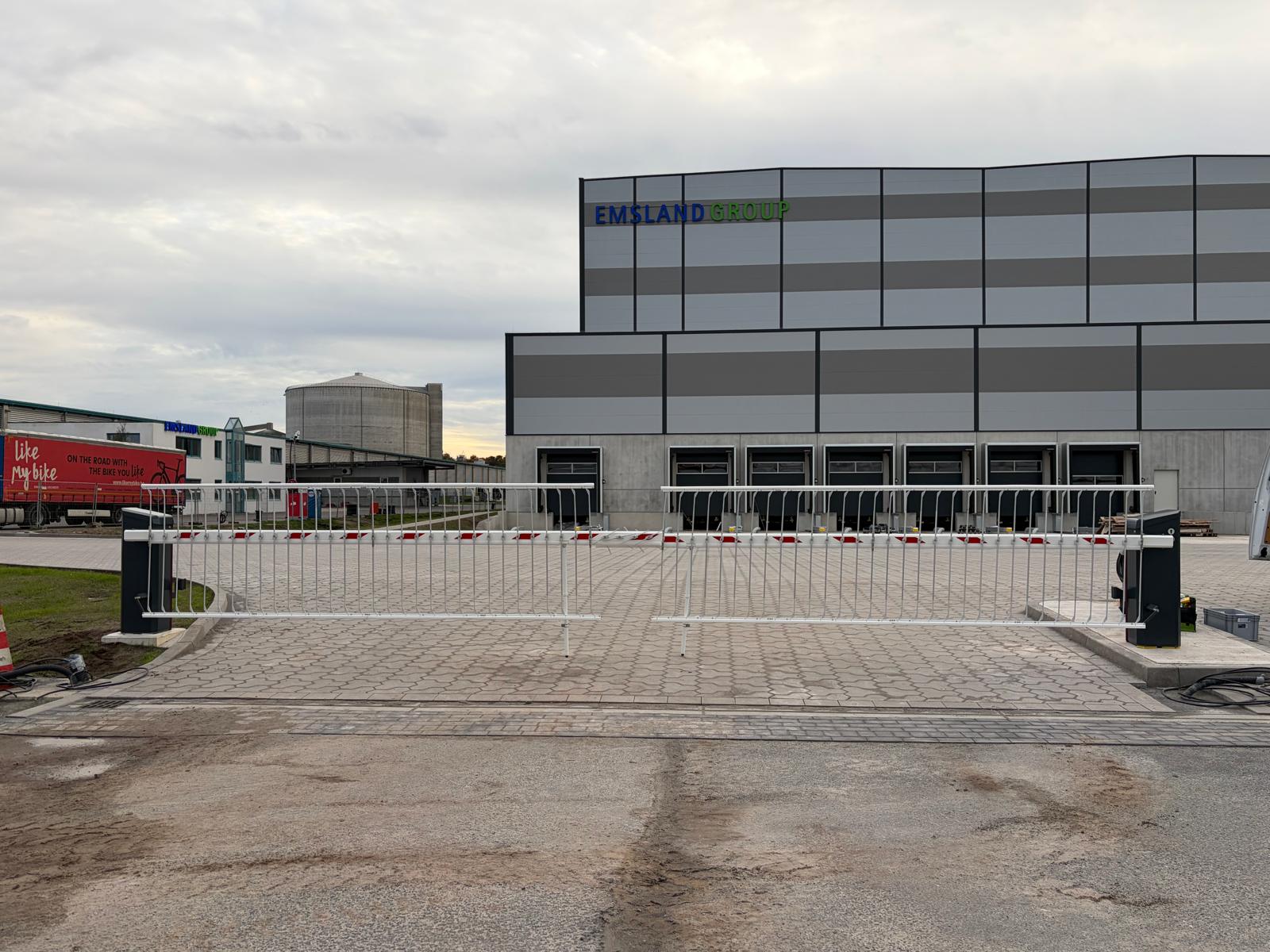 Emsland-Staerke GmbH Doppelschranke Einfahrt