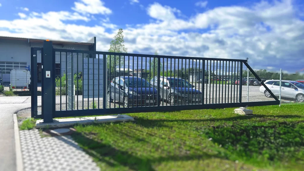 Industrietor an Einfahrt