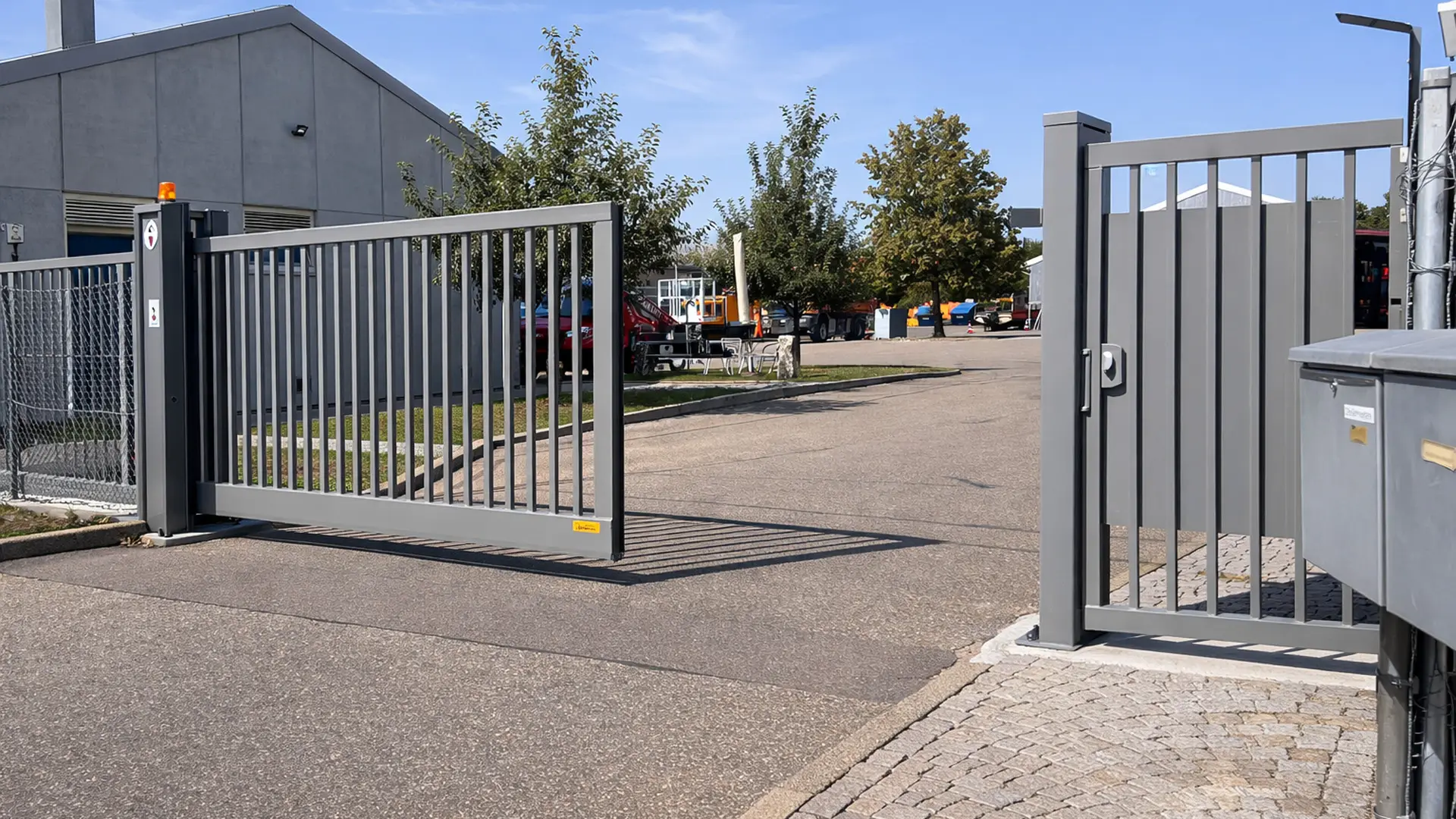 Industrietor an Einfahrt